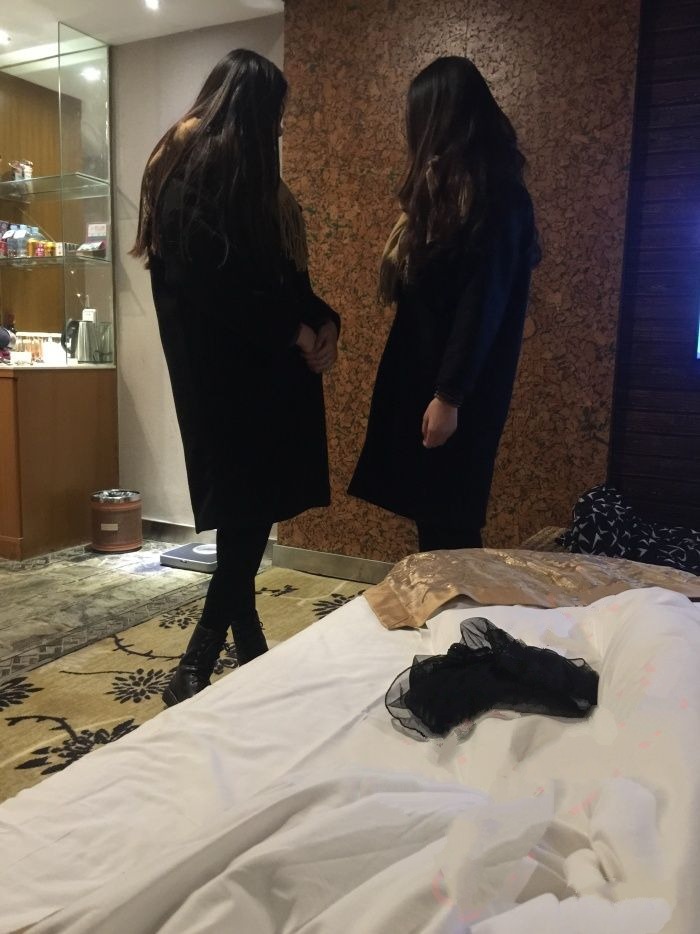 小king双飞双胞胎学生身高170蜂腰翘臀