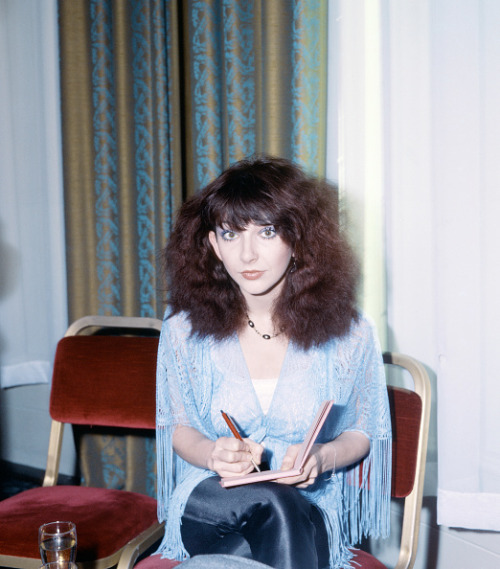 thisaintnomuddclub:Kate Bush at the British Rock and Pop Awards on February 26th, 1980. Photo  ©  Mirrorpix