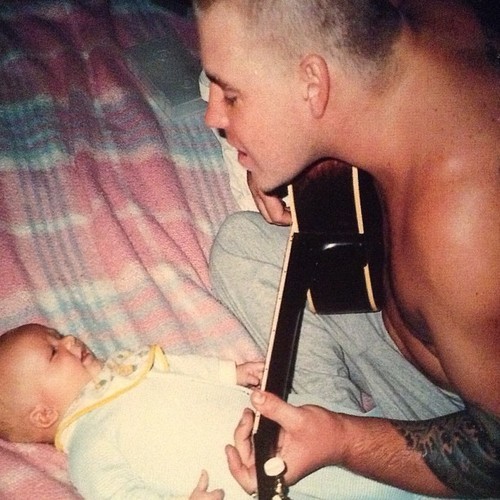 andycud:  creationofrecreation:  Sublime’s lead singer and guitarist Bradley Nowell