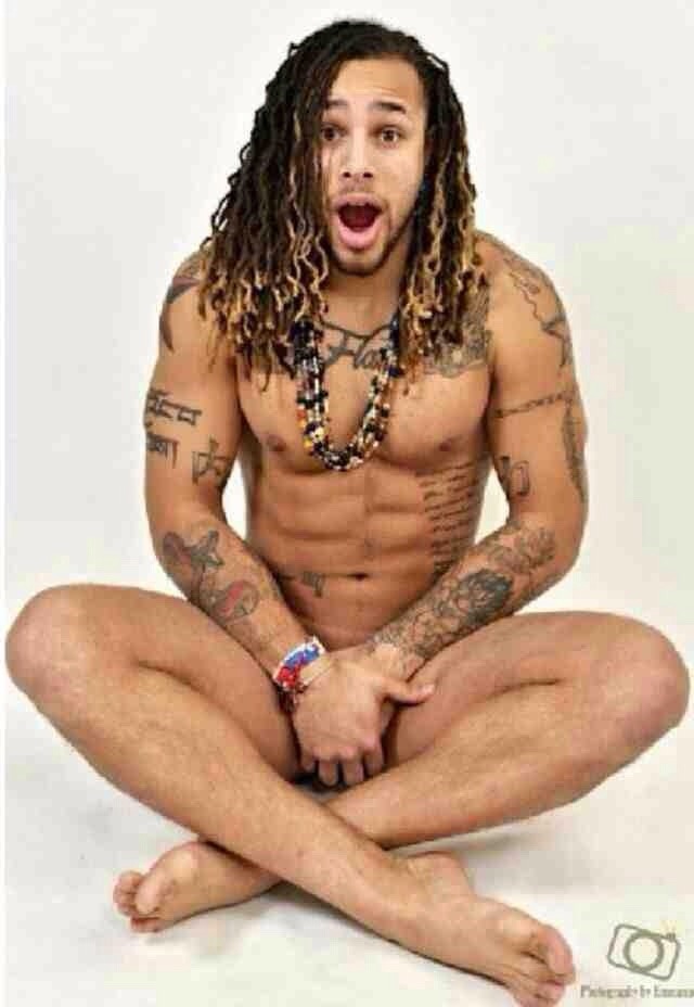 scoobydooby243:  Sexy dread head nice feet