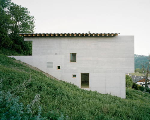 spatula: (via House in La Place - Gessato)  Deschenaux Architectes