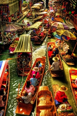 mutedtempest:  Floating market in Thailand.