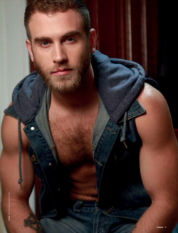 ksufraternitybrother:  HOT & HAIRY  SHAWN