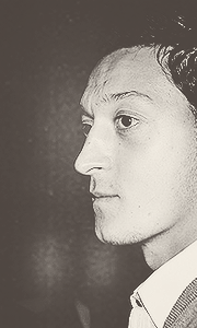  → mesut ozil getting cuter everyday 