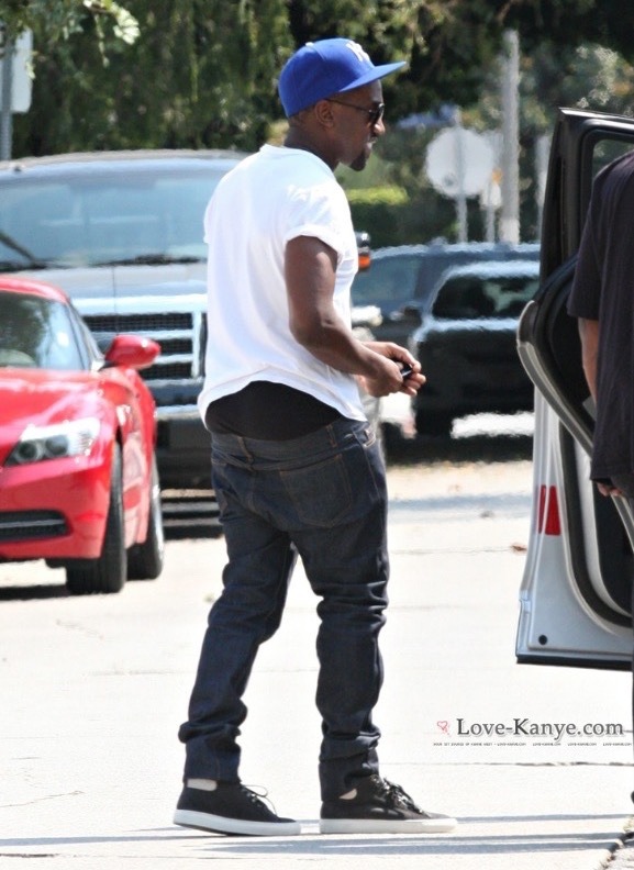 takethatdicknigga:  Kanye has the phattest ass in the game 👅 **Plus added bonus