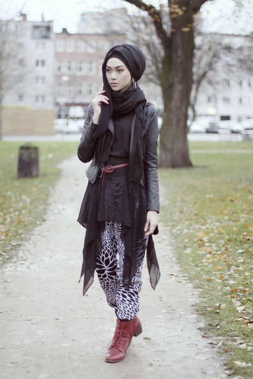 somethingwithsomeslink:  canadianzenscavengerhunt:  Hijab fashion photography is just the best. Photos from: Hana Tajima, Dian Pelangi, Fatin Atiqah, Indah Nada Puspita, unknown, Dian Pelangi, and Indah Nada Puspita  these fab ladies have the most amazing