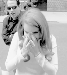 deadlynigthshade:  Lana with fans outside ‘The Letterman Show’ studio (Feb 02,