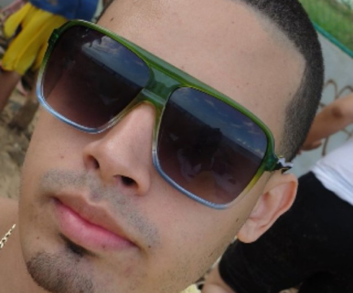 latinbastards:  heycallao:  fuetepuertorriqueno:  http://fuetepuertorriqueno.tumblr.com