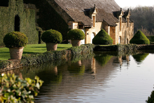 nordicsublime:Miroir et communs Jardins d'Eyrignac. Image by Eric Sander