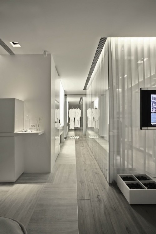 {Tanju Özelgin continues to play with transparency and sightlines upstairs! Click here for the groun