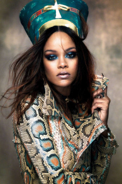 smokingsomethingwithrihanna:  Vogue Arabia