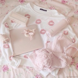 hislilbabygirl:Current aesthetic: pale pink
