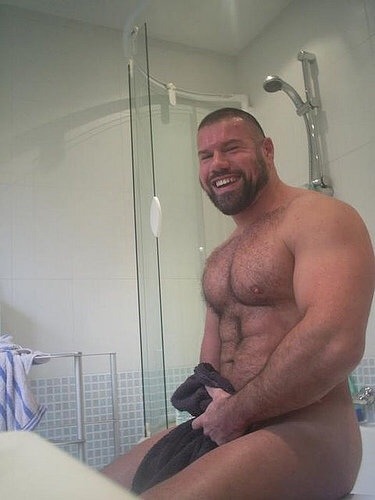 bodybuildermusclecentral:  bodybuildermusclecentral  Great smile, mounds of hairy