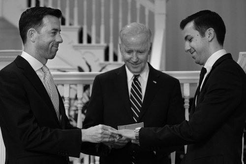 huffingtonpost:huffpostqueervoices:Joe Biden Officiates Same-Sex Wedding For White House Staffers“Pr