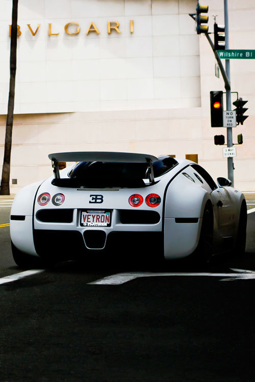 dream-villain:  L4P Bugatti Veyron by Bernard G. Macouzet