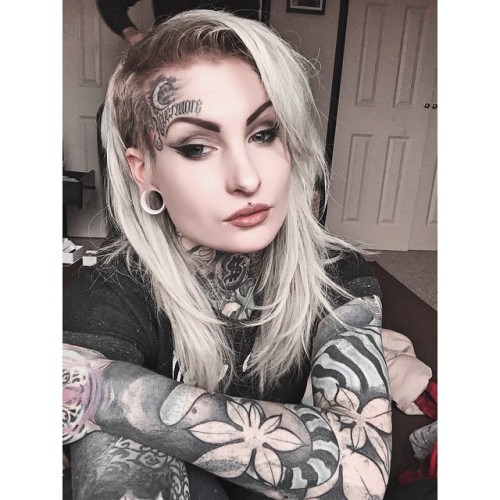 Girls With Tattoos porn pictures