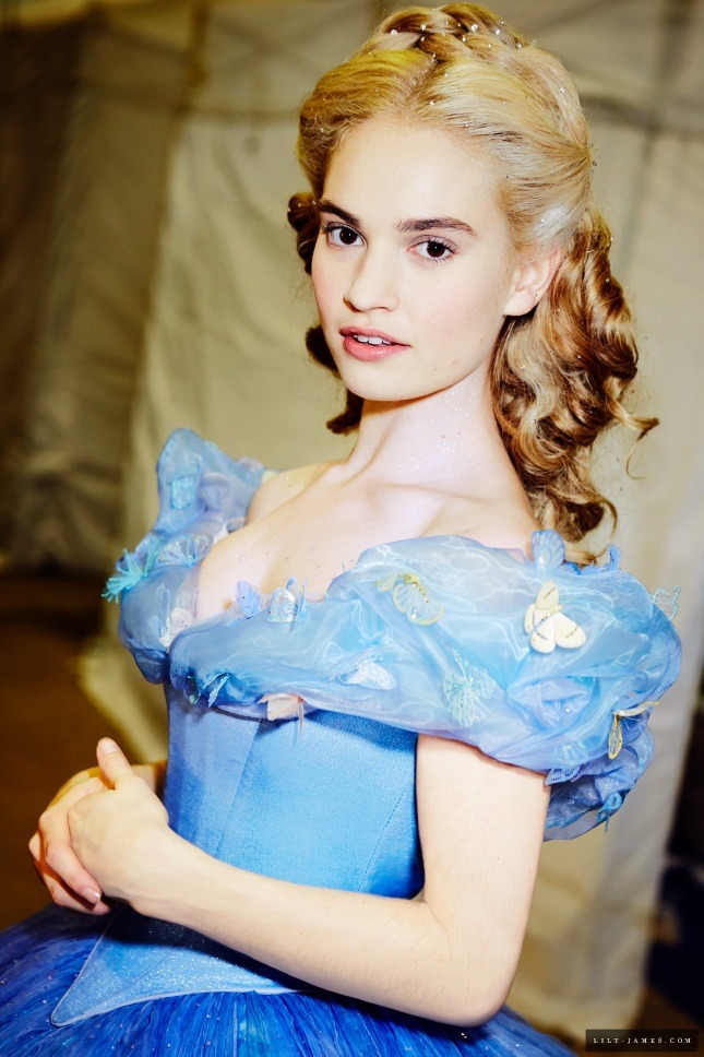 circa regna tonat — costumeloverz71: Lily James as Cinderella.