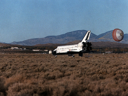 Atlantis lands at Edwards Air Force Base at the conclusion of STS-66