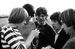 Echlomusic: The Stones Amuse Themselves While The Chauffeur Fixes The Hired Vehicle
