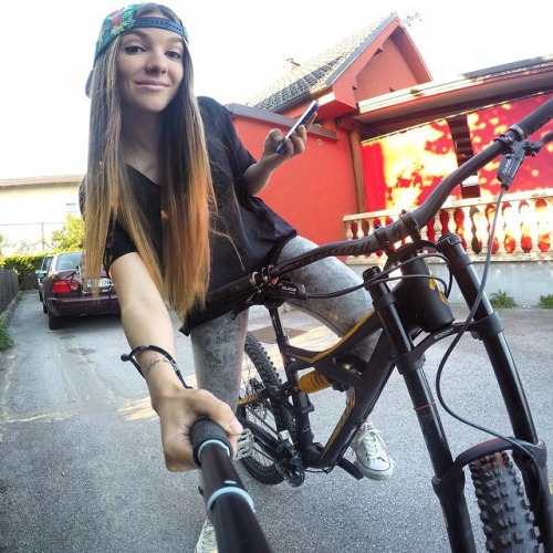 kuatdriveyards: Linda Paluc.Via Pinkbike.com