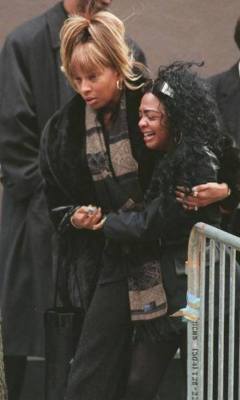 real-hiphophead:  Mary J. Blige and Lil’ Kim (at The Notorious B.I.G.’s funeral, 1997.) 