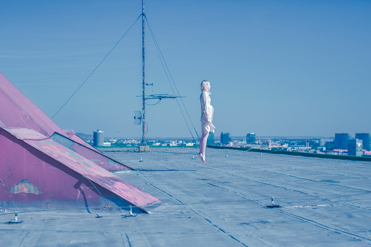 nevver:  Today’s levitation, Mária Švarbová