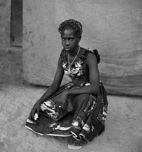 mariankihogo:  Threaded crescents on her head. Hamidou Maiga. 