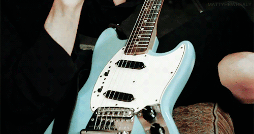 mattyhewhealy:matty and his fender +