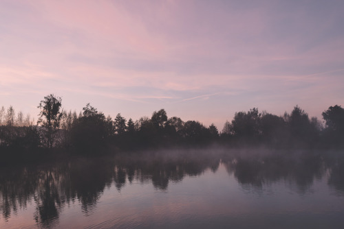 biancabaumann:28mm | ƒ/4.5 | 1/50s | ISO 160It is by far the tiniest lake I know, but when the 