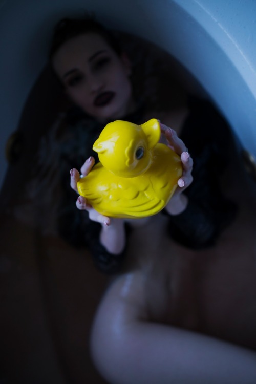 alicexblog:  Those who live in darkness know the true value of the light Jessica K Photography // Alice X 