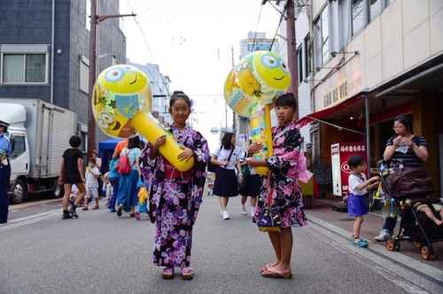 Necesito estos martillos hinchables en mi vida&hellip; ¡ya! #Japoneando (at Himeji, Hyogo)