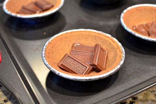    Mini S’mores Pies      