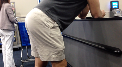porngeekstuff:  Black Friday Booty  bum that till his holes open