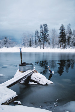 captvinvanity:  Alex Strohl | Hot tup on the Swan River