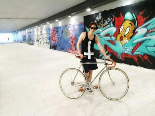 cnbjonghyun-blog:  @FtGtJH , saico0111 , @cnbluegt and Boongboongie at Apgujeong Interchange 