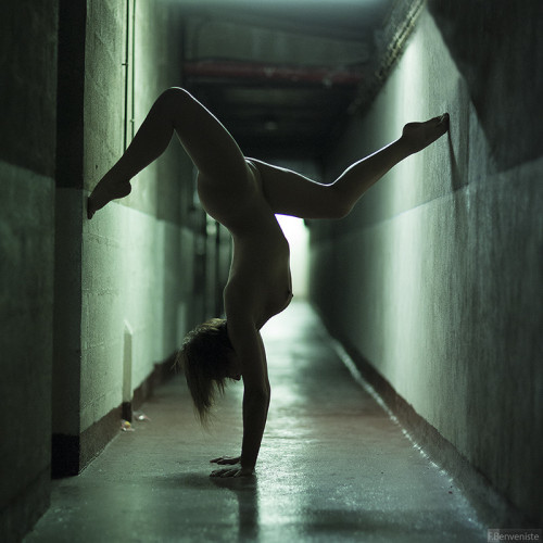 Porn photo blootje:  To bend over backwards by -FBenveniste-