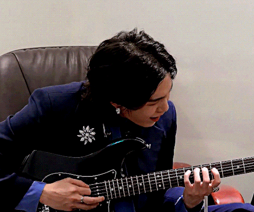 Yoongi With Long Hair And Playing Guitar Aka My Two Weakness In One Video