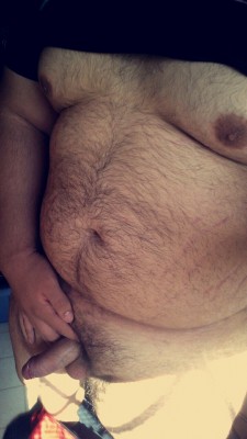 glossandreality:  Nice belly and hairy.