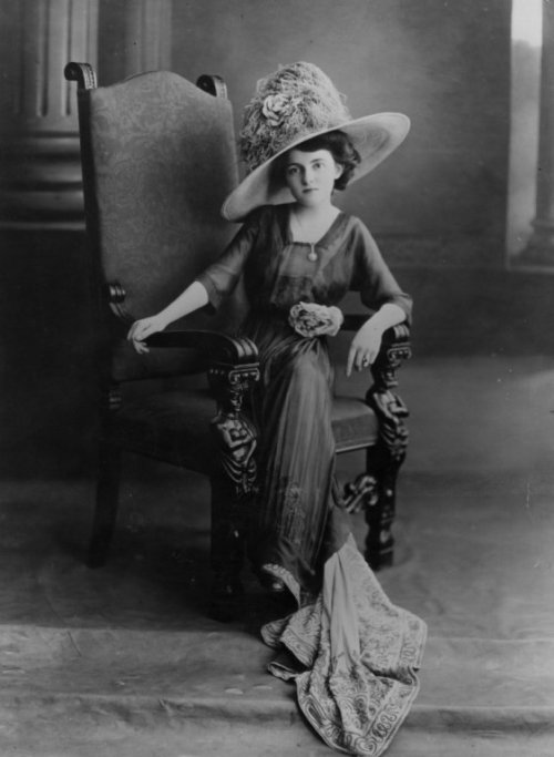 The large Nell Gynne hat was very fashionable in the Edwardian period, circa 1910.