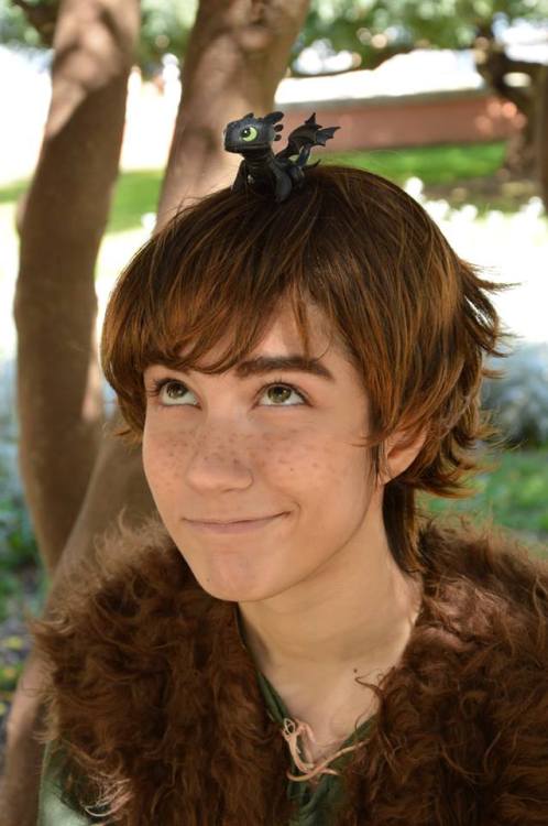 xangelxofxdarknessx:madonnasarmstho:asktoothless:lapetitecoraline:My Hiccup cosplay~oh shit he’s hot