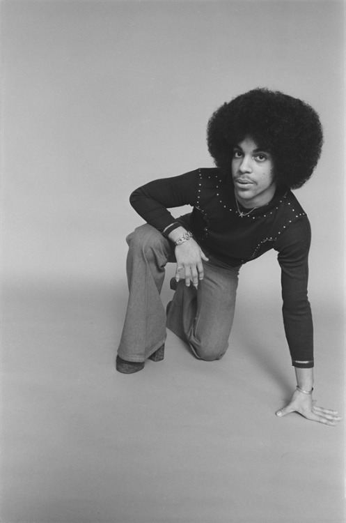 twixnmix:Prince photographed by Robert Whitman, 1977.