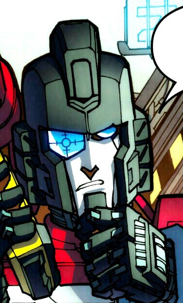 thelittlemagnus: robotsandramblings:   minalady: Nerd [judy witwicky voice] my gosh you’re gorgeous   Percy <3 
