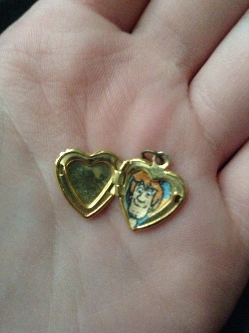 arachnidhips:  oh hey look a locket from when I was little!  i wonder whats inside i-  