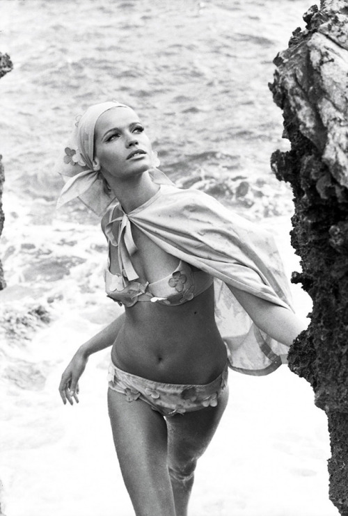 toryburch: J is for Just Beachy Veruschka looking beach chic in the 1962 issue of Vogue… Photographe