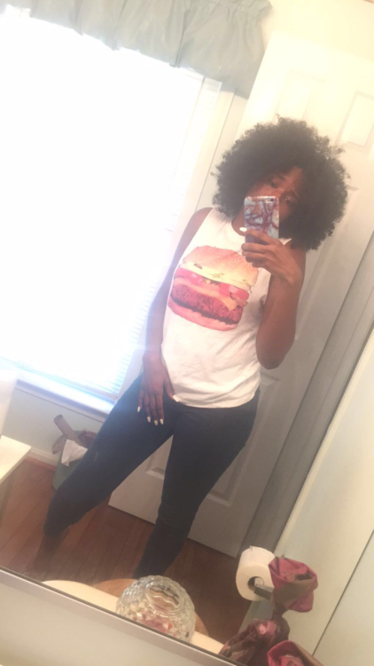 uhohnova:  Casual Outing.. About to go find me my next man. 😅