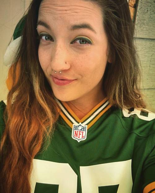 obeydiamondss: I’ve been waiting so long to wear this jersey! #greenbay #packers #jordynelson 