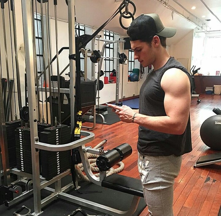 hotfamousmen:  Gregg Sulkin