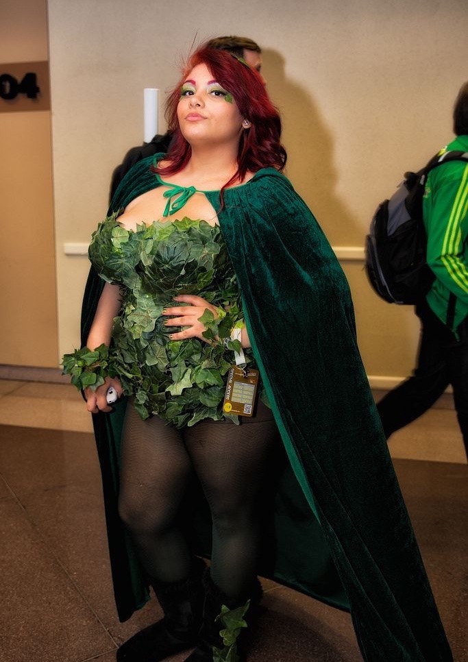 captainmarvall:  plus size cosplayers are the true QUEENS 