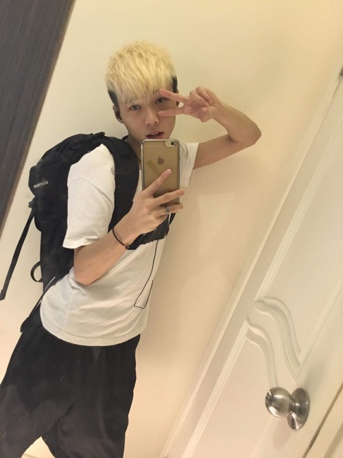 hongkongboy2001: bbgwmhk: ohohohhkhehe: tom62202081: mschanchan: icednangels: 佢好似好姣 有冇人開心分享下佢d相？ 有佢沖