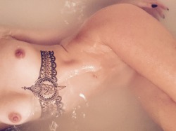 littlebunneylove:  from-out-of-the-shadows:  Shampoo makes the bath water icky looking.  look at that stunning sternum tattoo on a gorgeous body! 